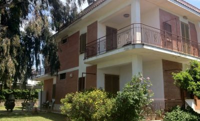 Villa 8 Posti Con Ampio Giardino A Tor San Lorenzo Lido A Marina Di Ardea