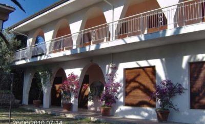 Elegante Villa Mediterranea Affacciata Sul Mare