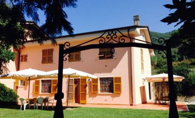 Casa Con Giardino Immersa Nel Verde Dei Vigneti
