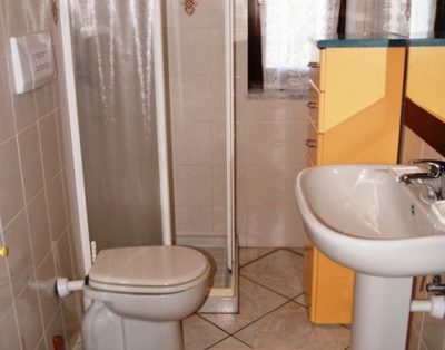 Ampio Appartamento In Villa Con Terrazza E Piscina