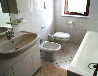 Ampio Appartamento In Villa Con Terrazza E Piscina