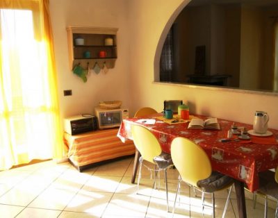 Ampio Appartamento In Villa Con Terrazza E Piscina