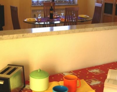 Ampio Appartamento In Villa Con Terrazza E Piscina