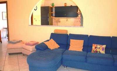 Ampio Appartamento In Villa Con Terrazza E Piscina