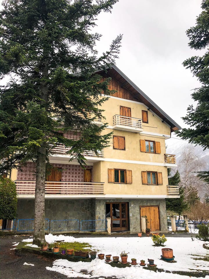 Weekend in Gravere with garage for motorcycles and bicycles